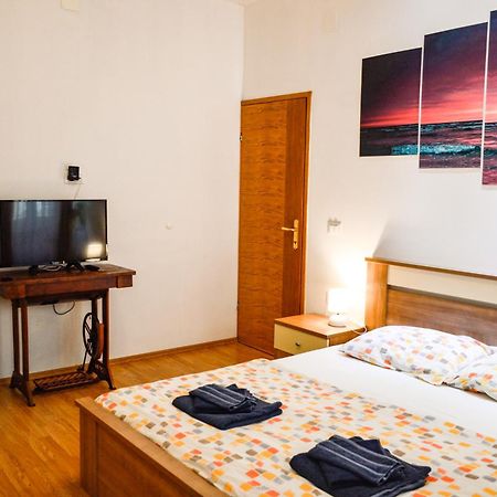 Charming Marine Style Apartment Cres Kültér fotó